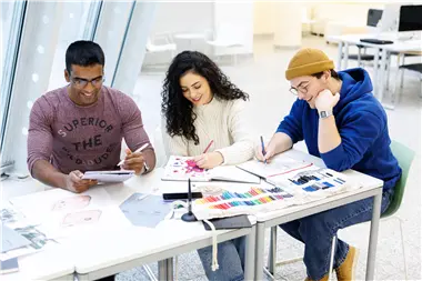 Zu Blogartikel 'Neue Ausbildung für die Grafik Designer:innen der Zukunft' wechseln
